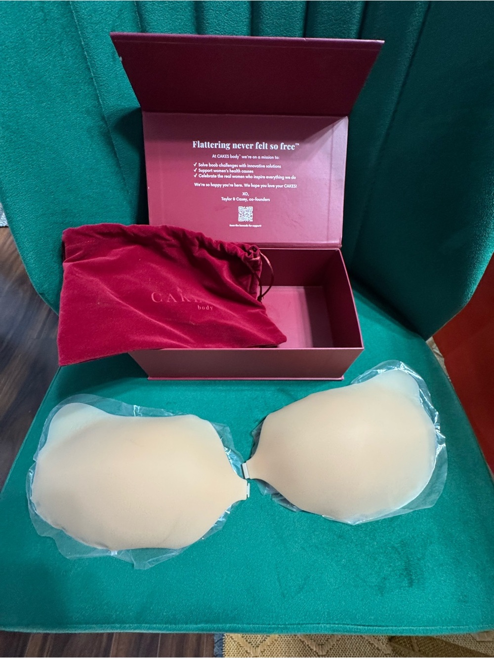 CAKES Body Cleavage Bra Size D Honey Nude Silicone Adhesive Strapless Bra